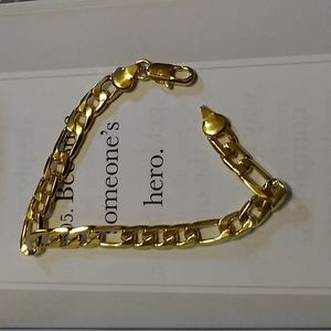 18KT Figaro Link Chain 6.5mm Mens Unisex Bracelet in Gold plated. 8.25"
